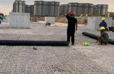 通许土工格栅铺设前地基要怎么处理？
